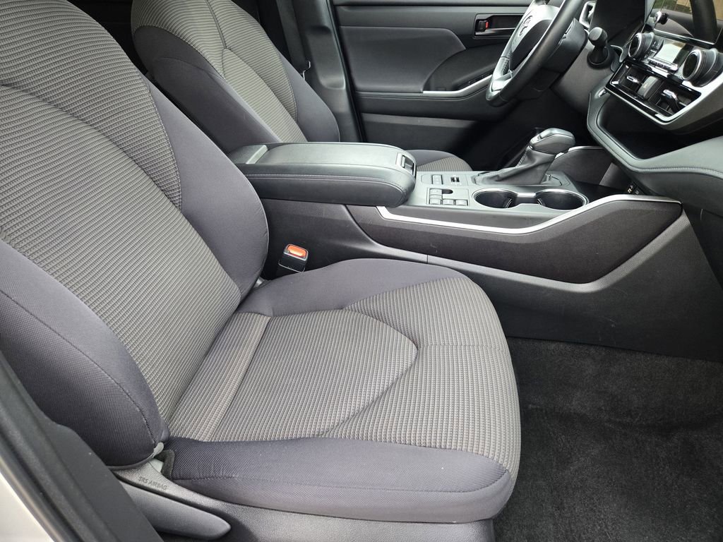 Certified 2024 Toyota Highlander LE AWD/4WD image 9