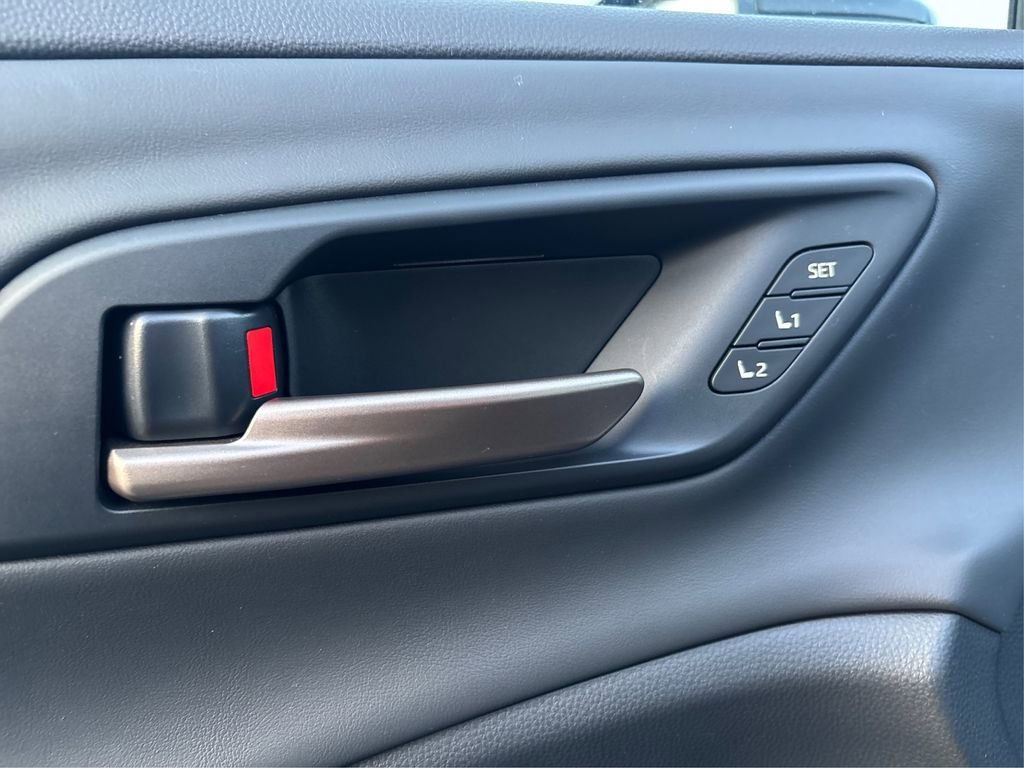 Used 2025 Toyota Crown Signia w/ Advanced Technology Package image 26