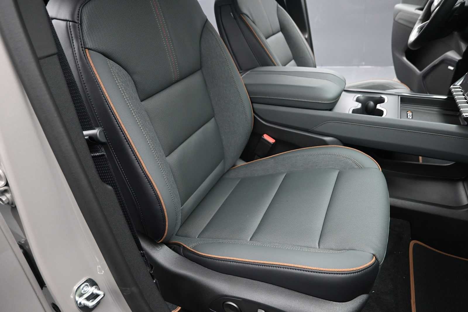 New 2026 GMC Acadia AT4 w/ Luxury Package AWD/4WD image 19