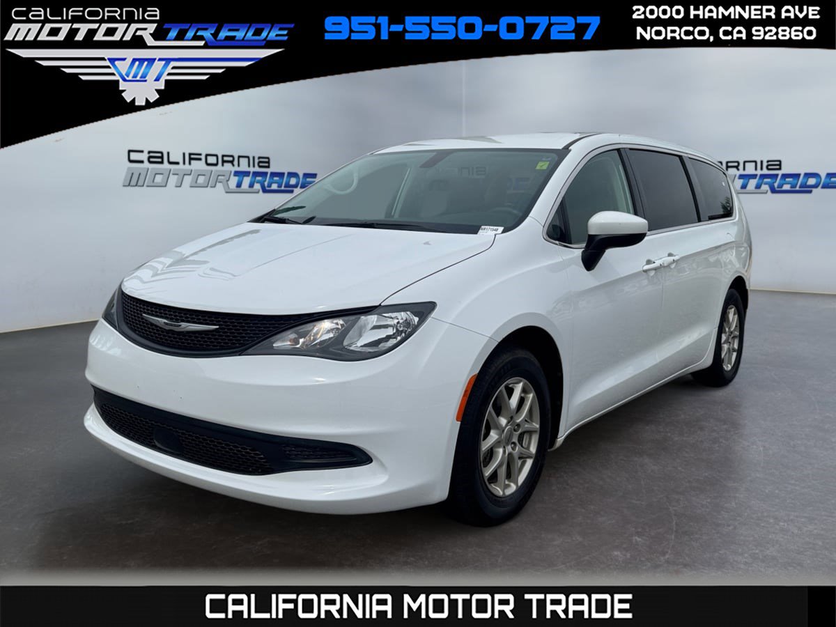 Used 2022 Chrysler Voyager LX FWD image 1
