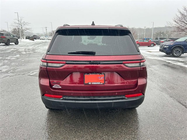 Used 2023 Jeep Grand Cherokee Altitude image 6