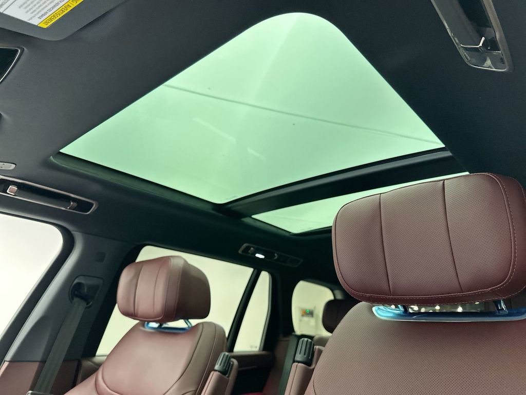 New 2025 Land Rover Range Rover Long Wheelbase Autobiography image 10