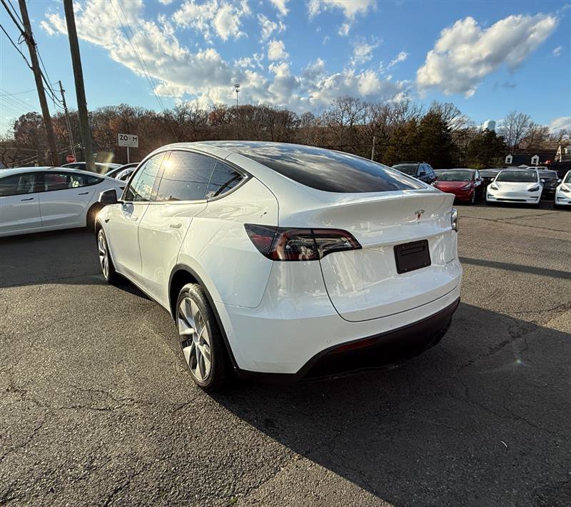 Used 2022 Tesla Model Y Long Range image 3
