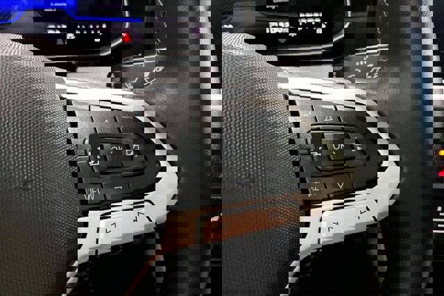 Used 2025 Volkswagen Jetta SE image 19