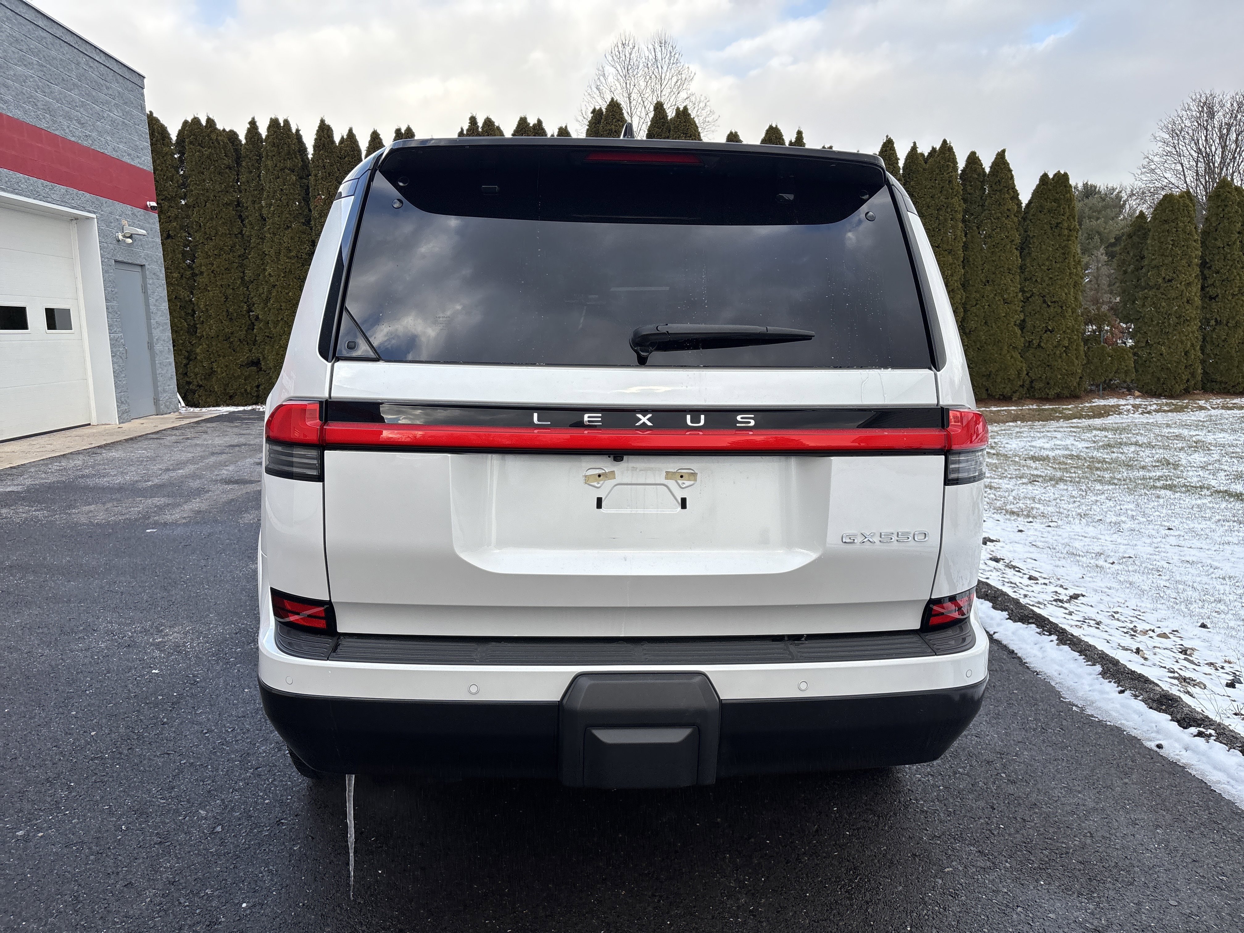 Used 2024 Lexus GX 550 w/ Accessory Package (2T) image 4