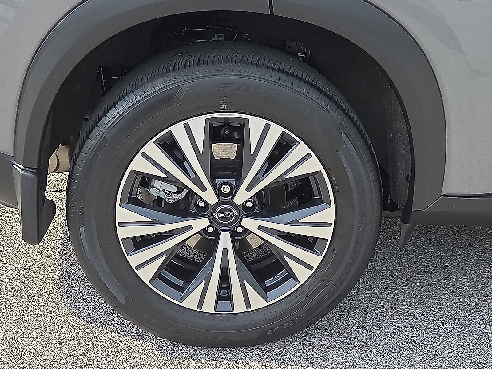 Used 2023 Nissan Rogue SV FWD image 7