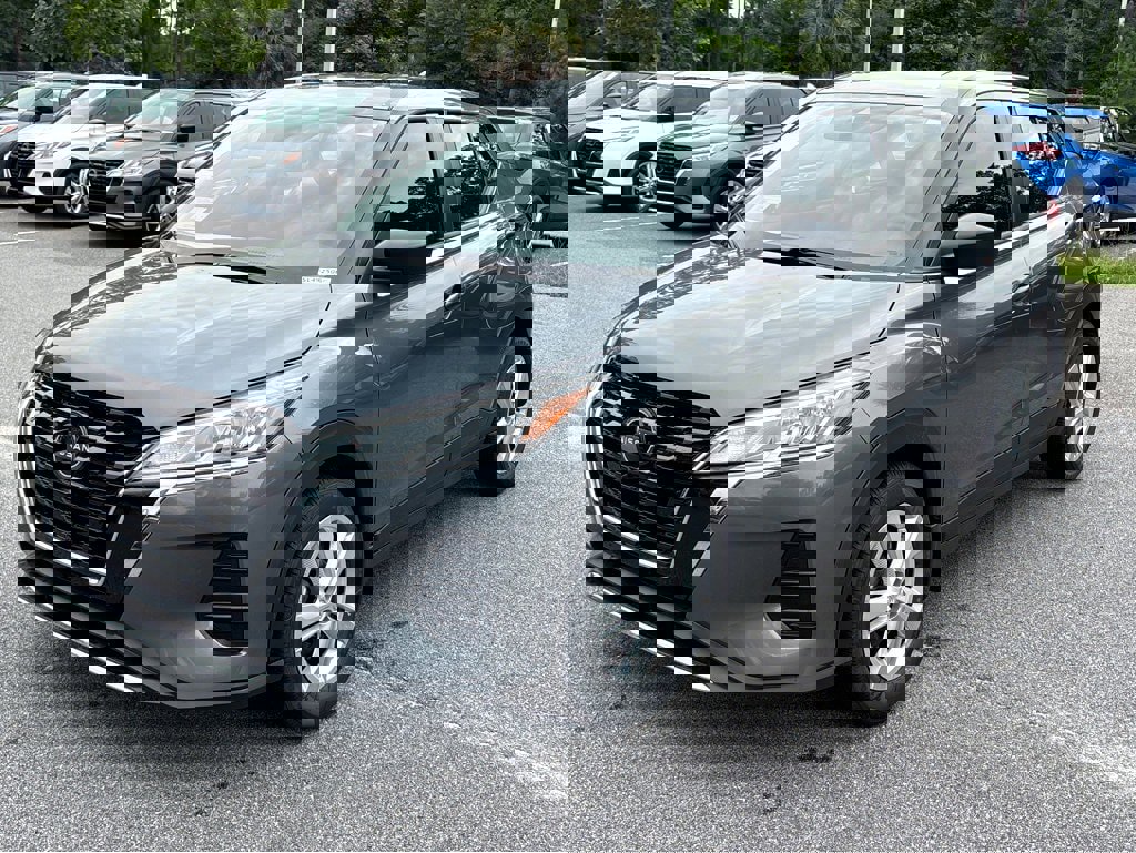 New 2025 Nissan Kicks Play S image 3