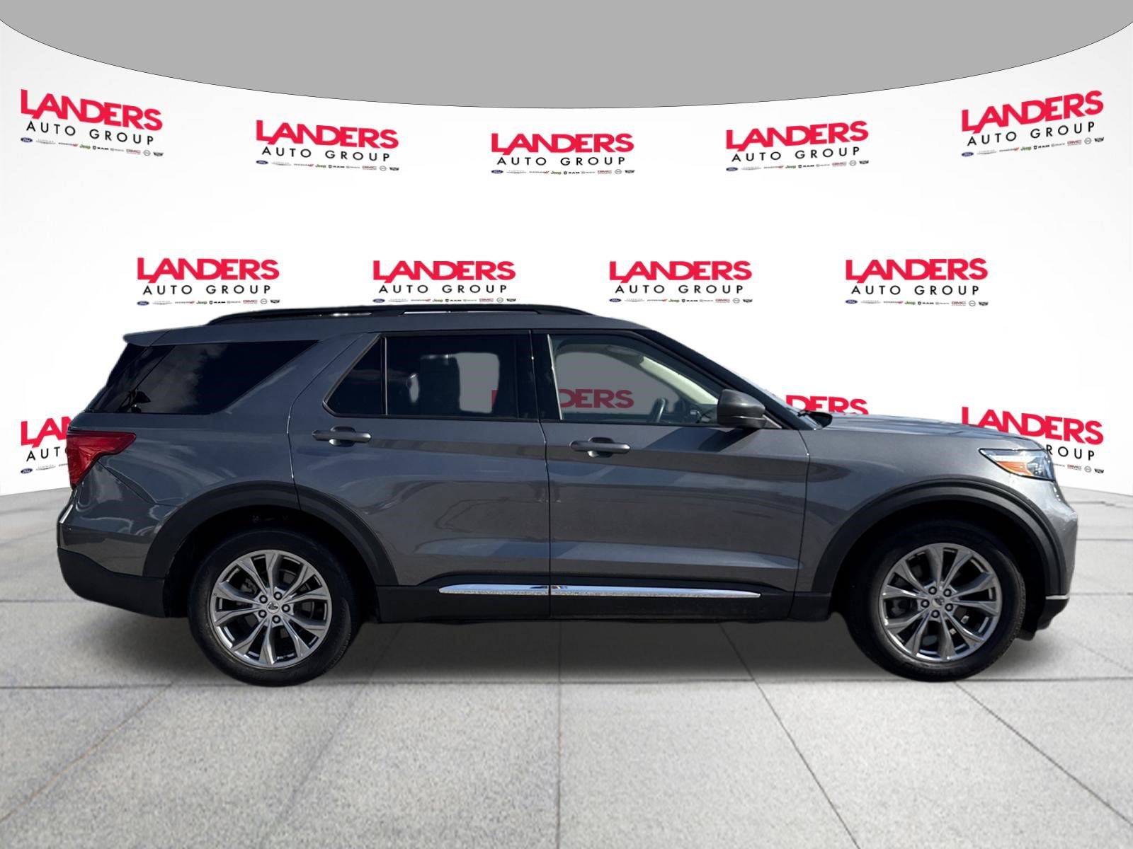 Certified 2022 Ford Explorer XLT w/ Equipment Group 202A RWD image 2