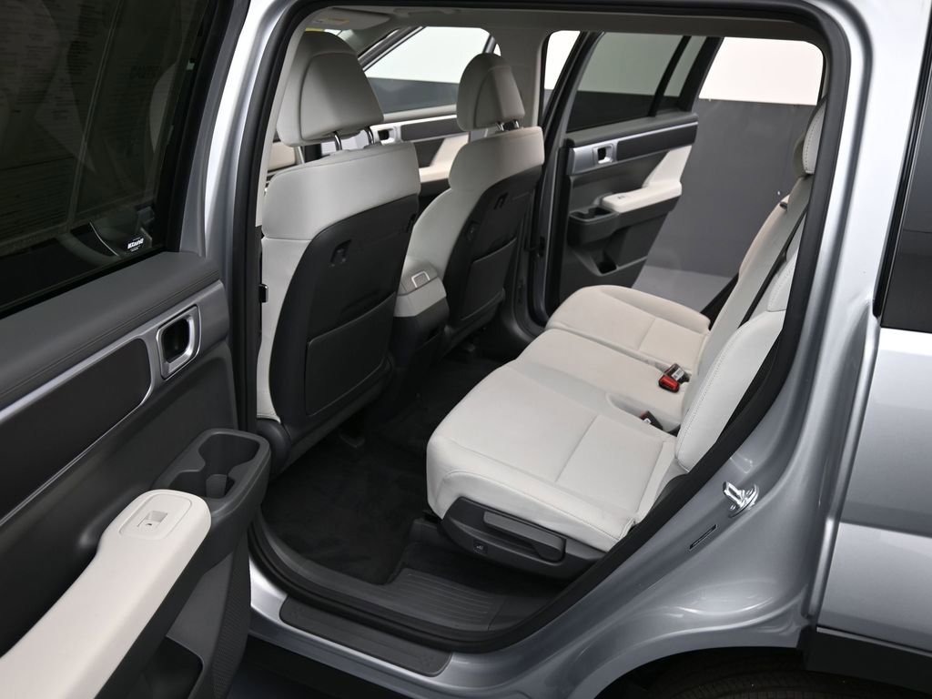 Certified 2025 Hyundai Santa Fe SE image 11