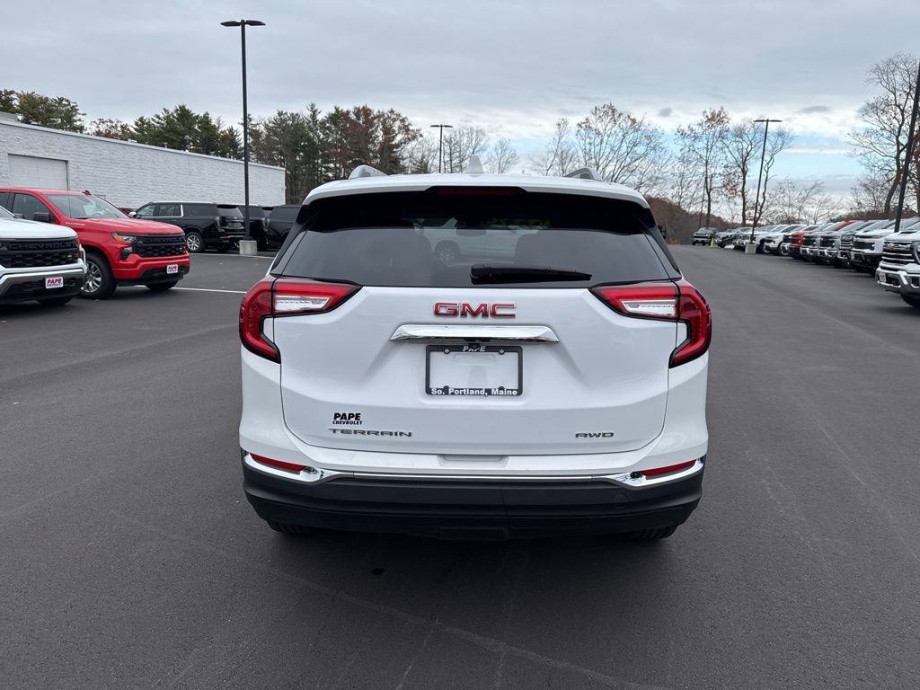 Used 2024 GMC Terrain SLT image 4