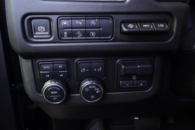 Used 2024 Chevrolet Tahoe High Country AWD/4WD image 13