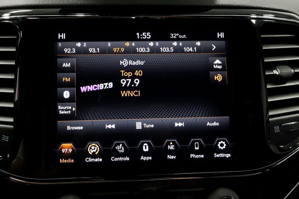 Used 2021 Jeep Grand Cherokee Limited image 3