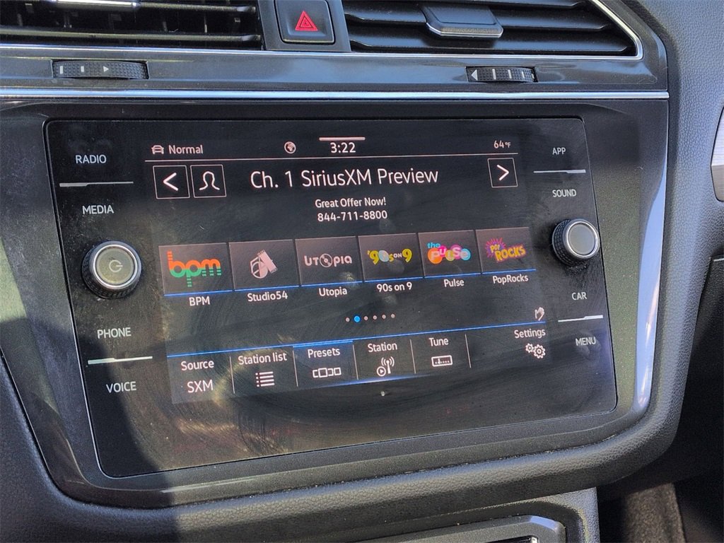 Used 2021 Volkswagen Tiguan SE w/ Panoramic Sunroof Package image 27