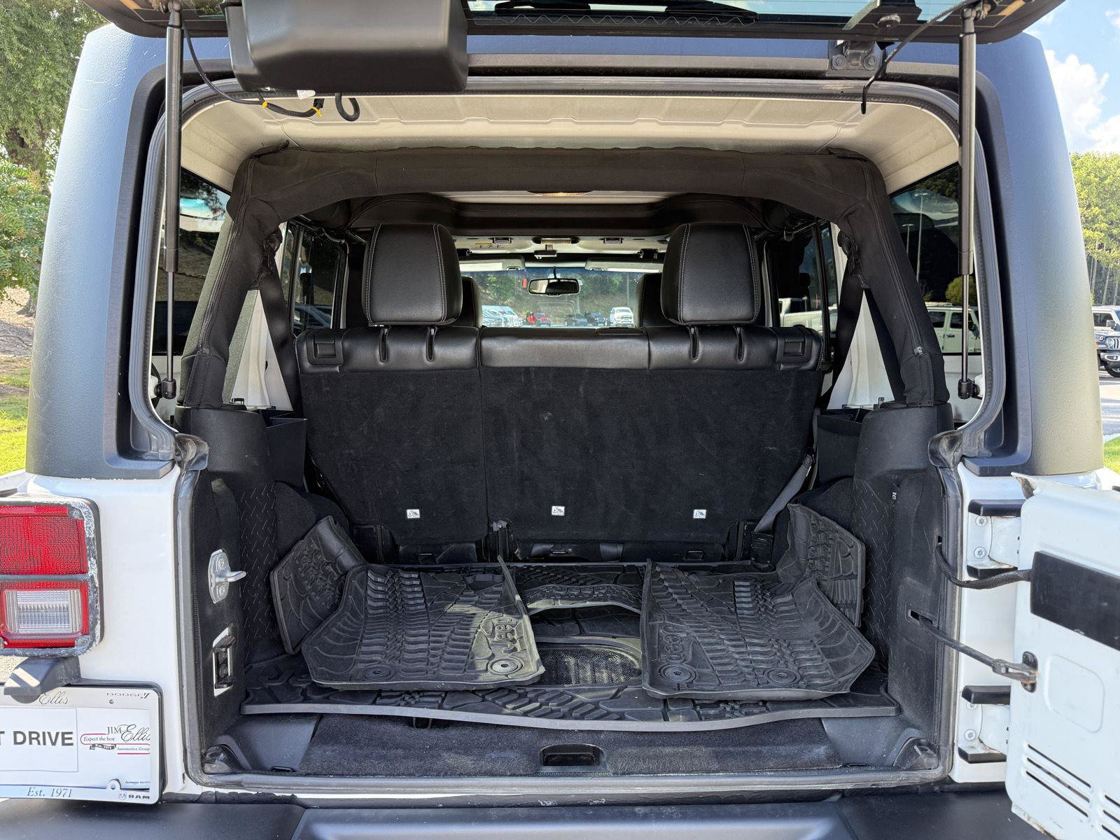 Used 2015 Jeep Wrangler Unlimited Rubicon AWD/4WD image 28