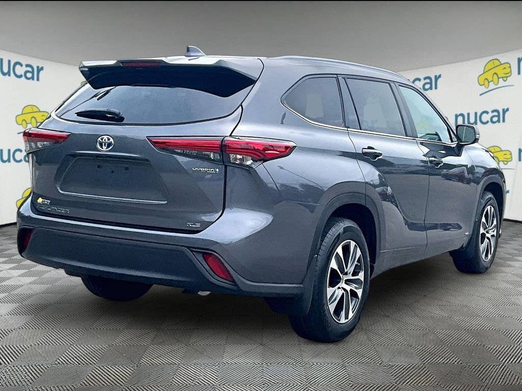 Used 2023 Toyota Highlander XLE AWD/4WD image 6