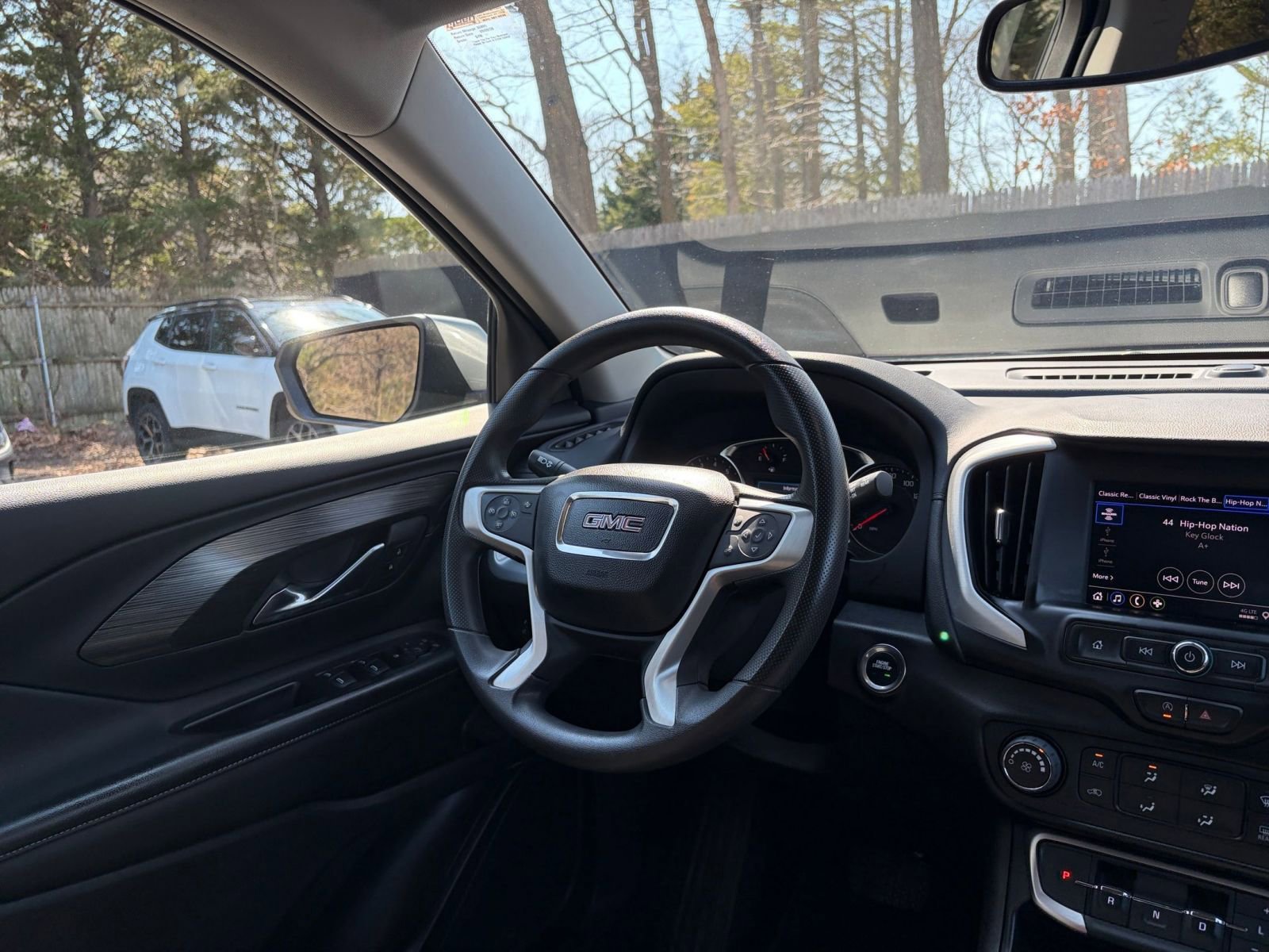 Used 2024 GMC Terrain SLE image 33