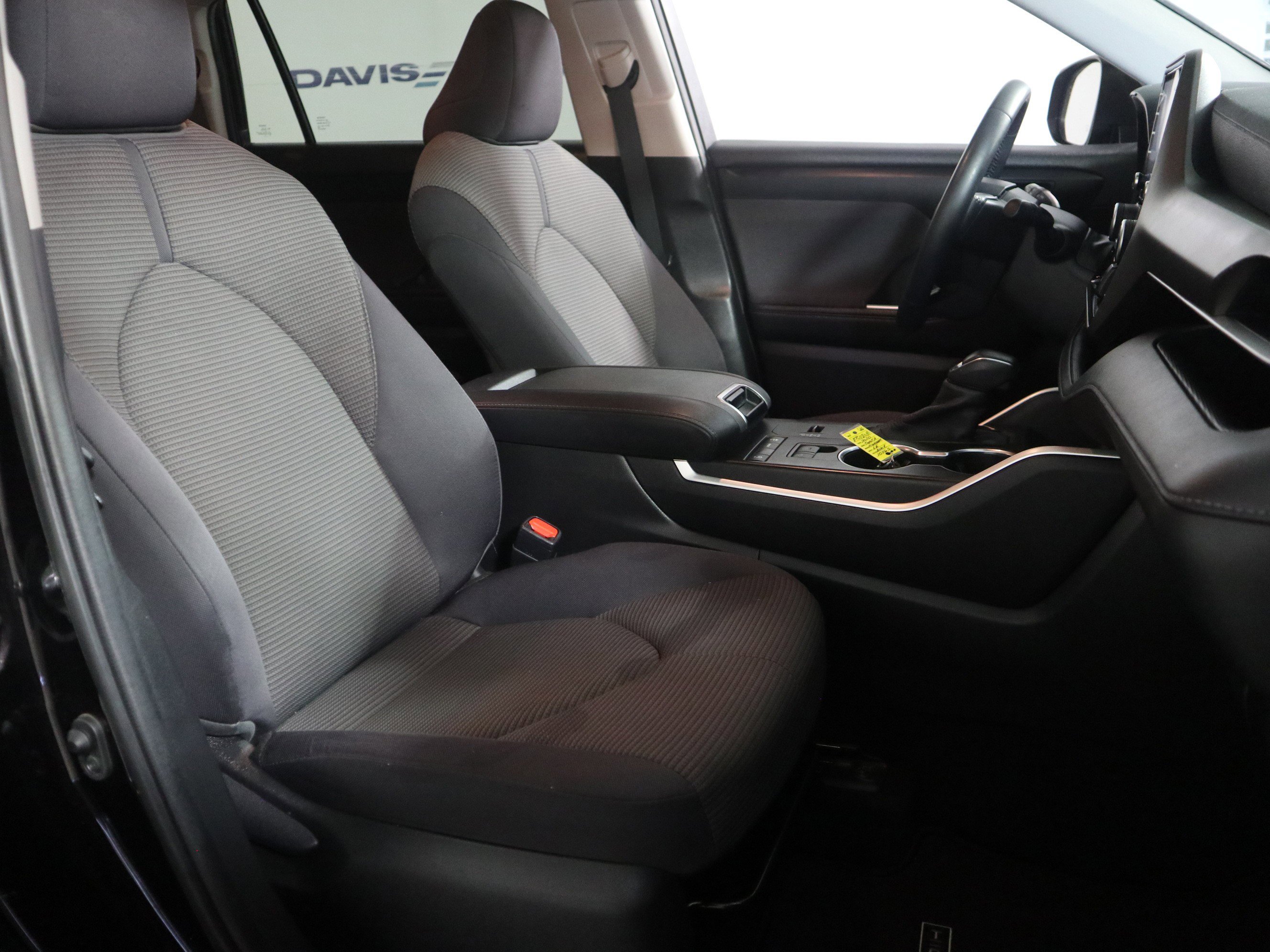 Used 2020 Toyota Highlander LE image 20