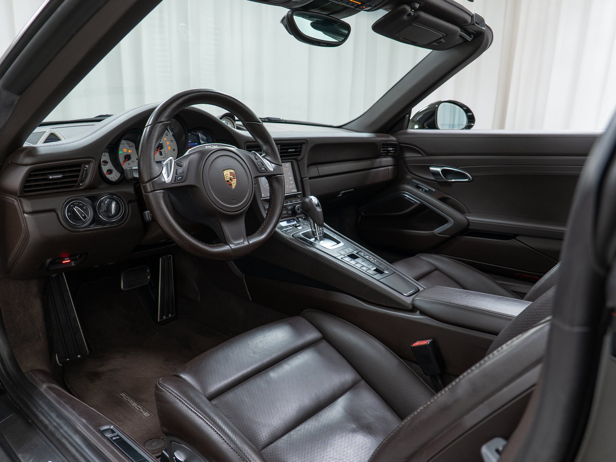 Certified 2016 Porsche 911 Targa 4 GTS AWD/4WD image 4