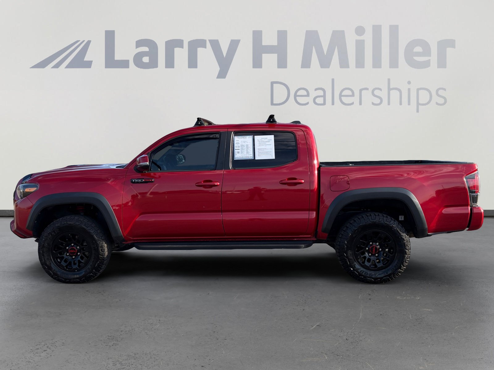 Used 2017 Toyota Tacoma TRD Pro AWD/4WD image 3