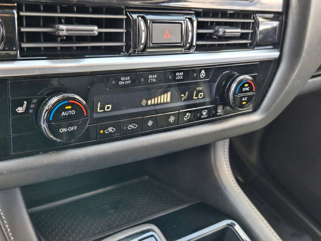 Used 2023 Nissan Pathfinder SL w/ Black Appearance Package image 19