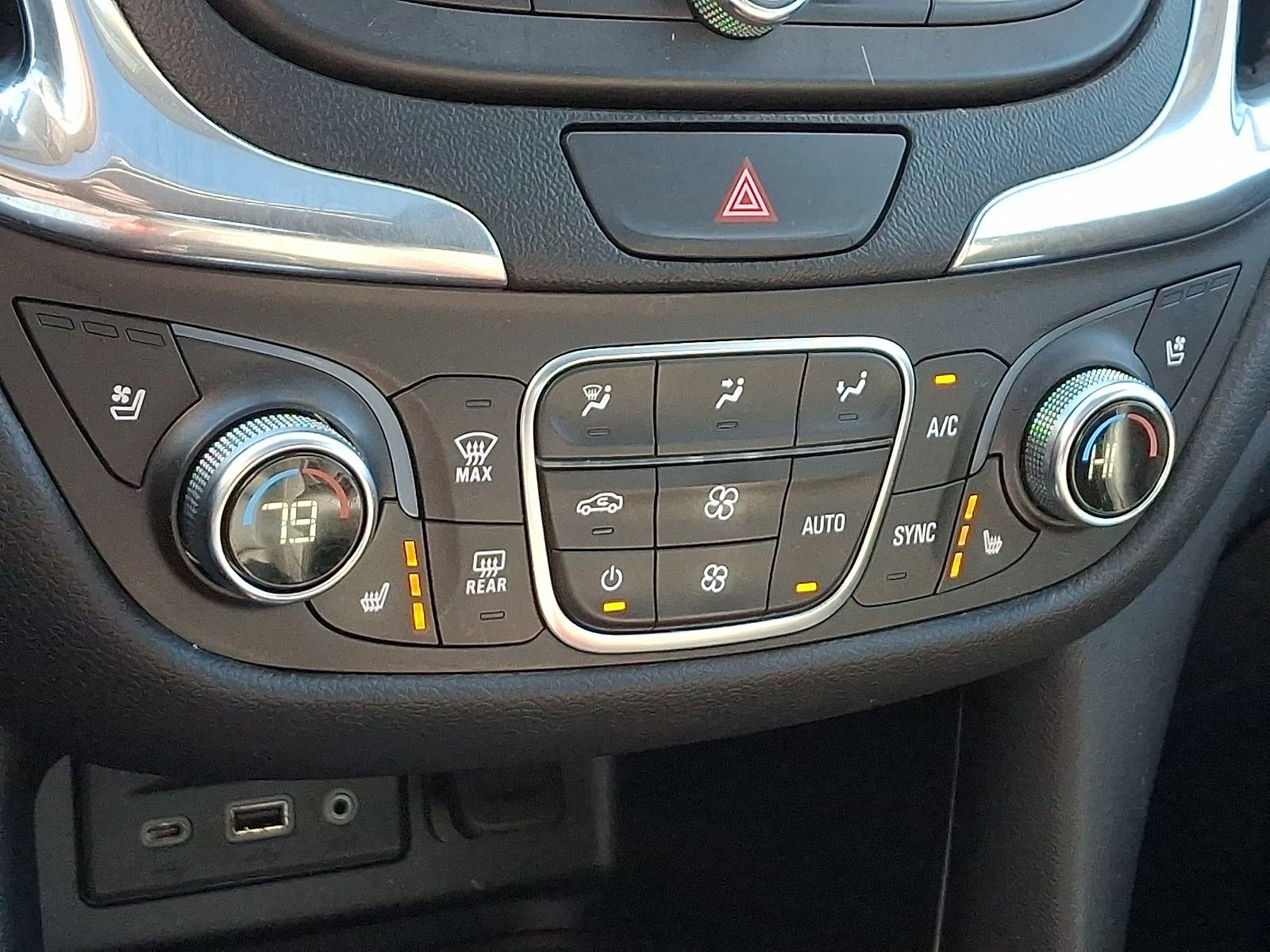 Used 2019 Chevrolet Equinox Premier image 16