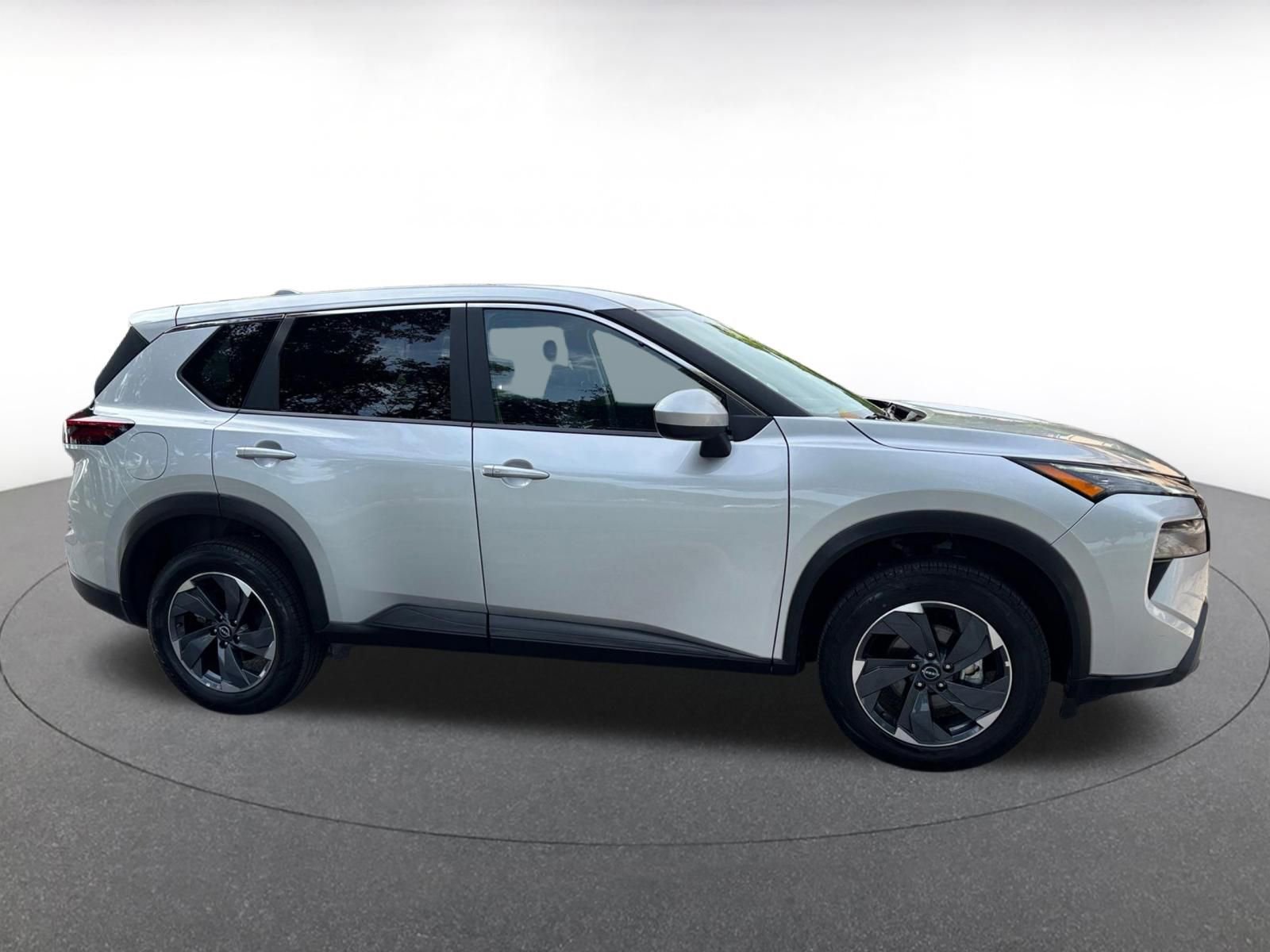 Used 2025 Nissan Rogue SV FWD image 15