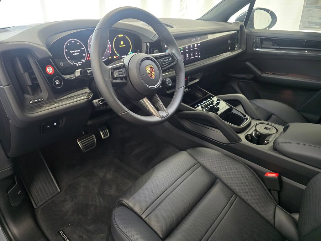 New 2025 Porsche Cayenne GTS image 4