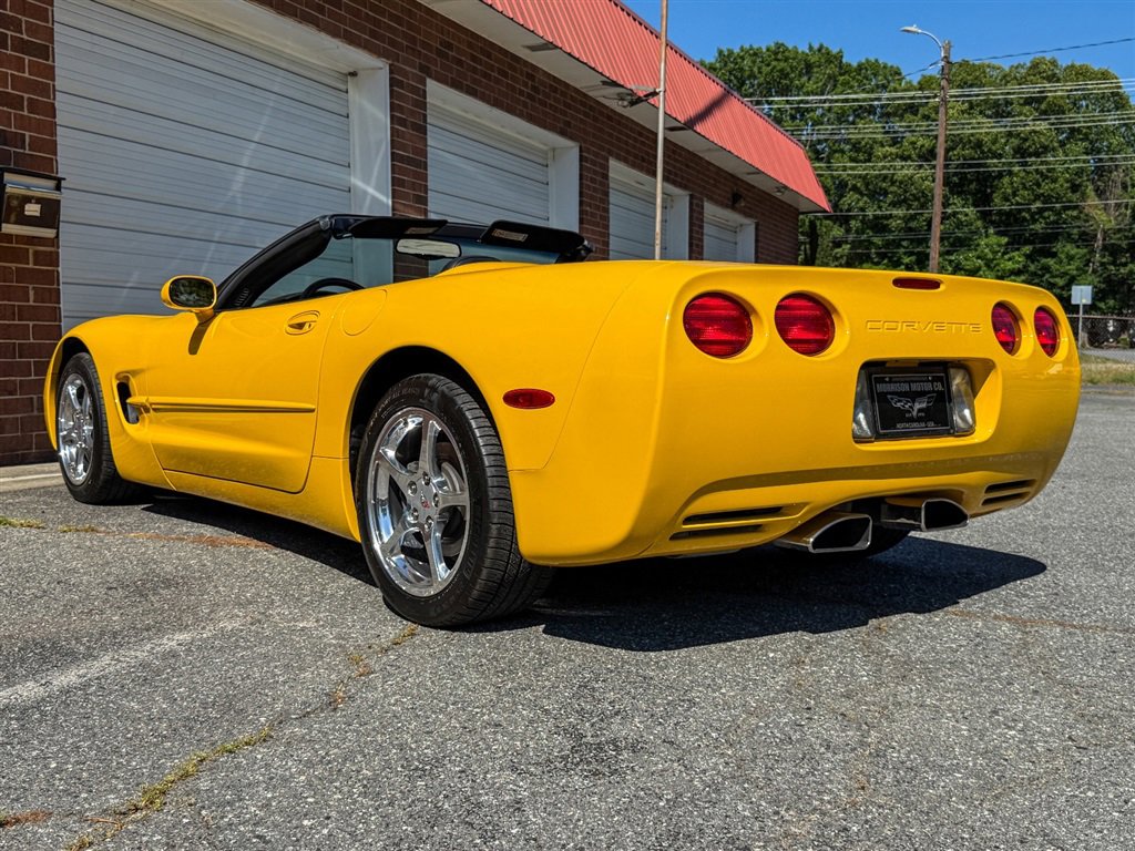 Used 2004 Chevrolet Corvette Convertible w/ Preferred Equipment Group RWD image 25