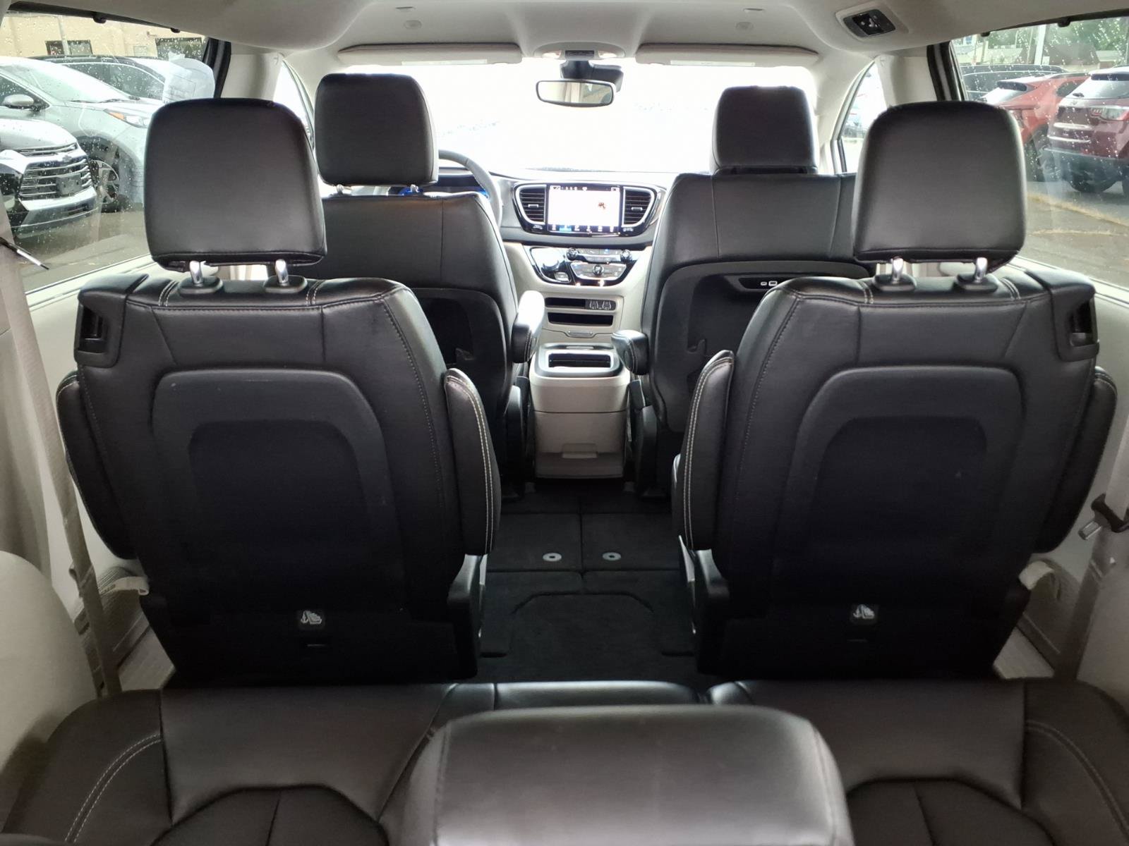 Used 2024 Chrysler Pacifica Touring-L FWD image 25