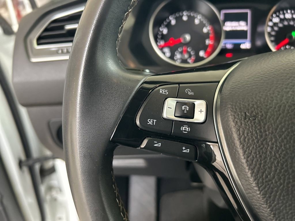 Used 2021 Volkswagen Tiguan SE image 42