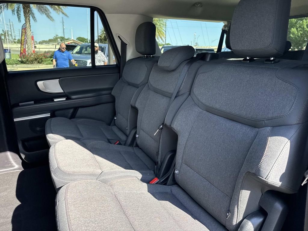 Used 2025 Ford Expedition Max Active image 17