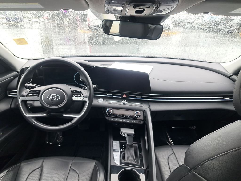 Used 2023 Hyundai Elantra Limited image 18