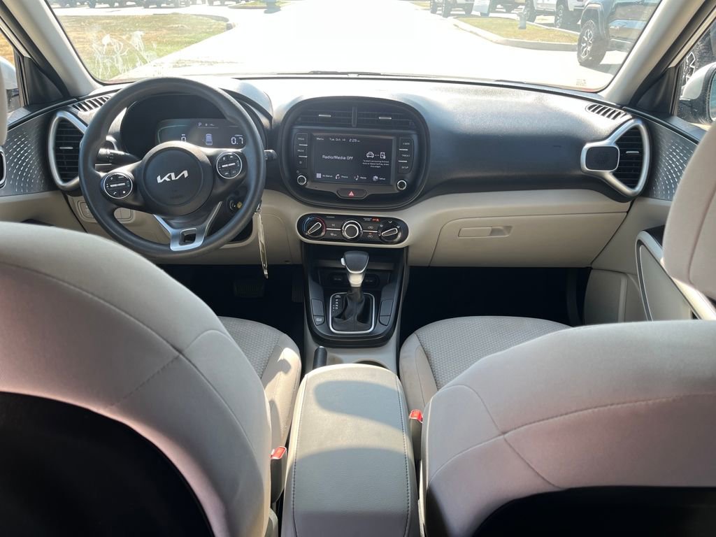 Used 2023 Kia Soul LX image 15