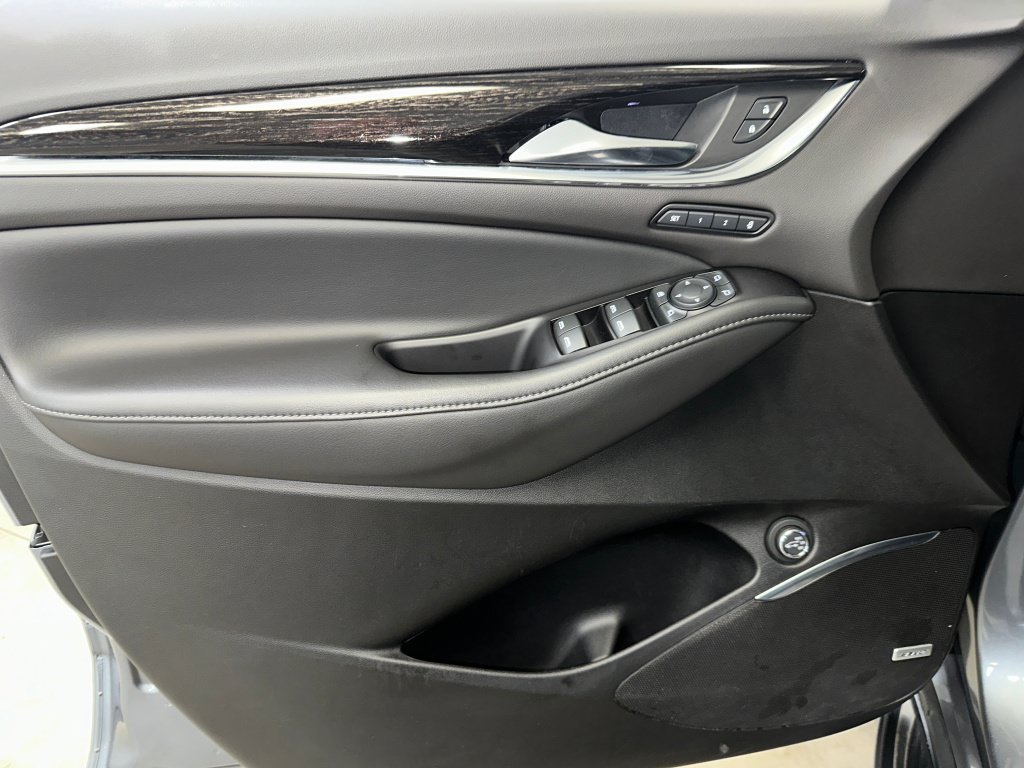 Used 2020 Buick Enclave Avenir w/ Avenir Technology Package AWD/4WD image 5