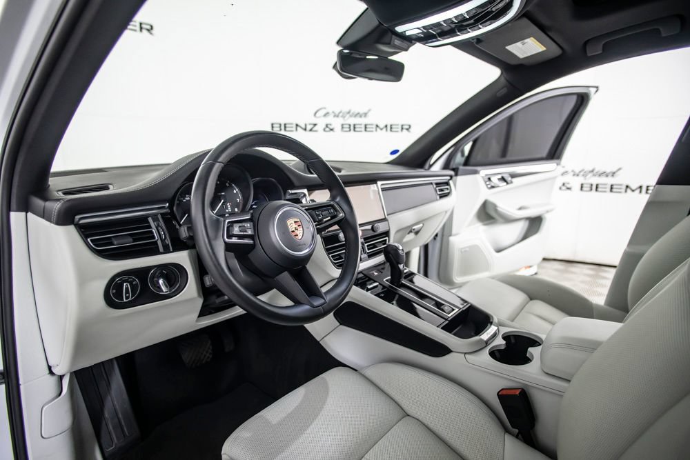 Used 2024 Porsche Macan w/ Premium Plus Package AWD/4WD image 17