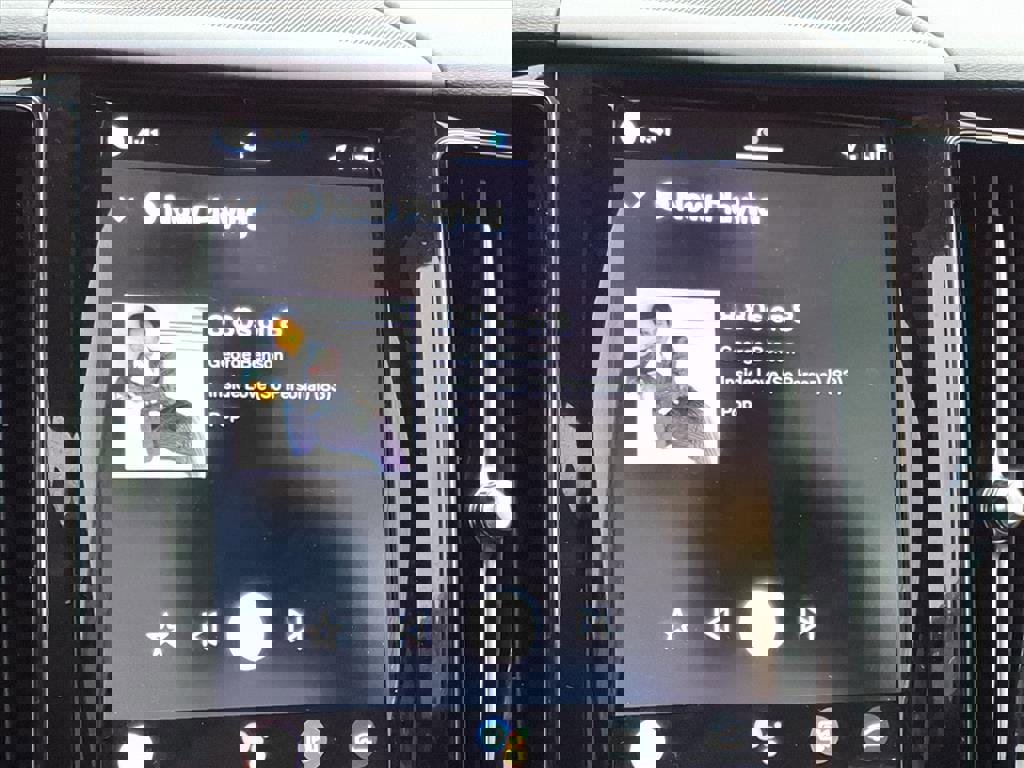 Certified 2023 Volvo XC60 B5 Plus w/ Climate Package image 17