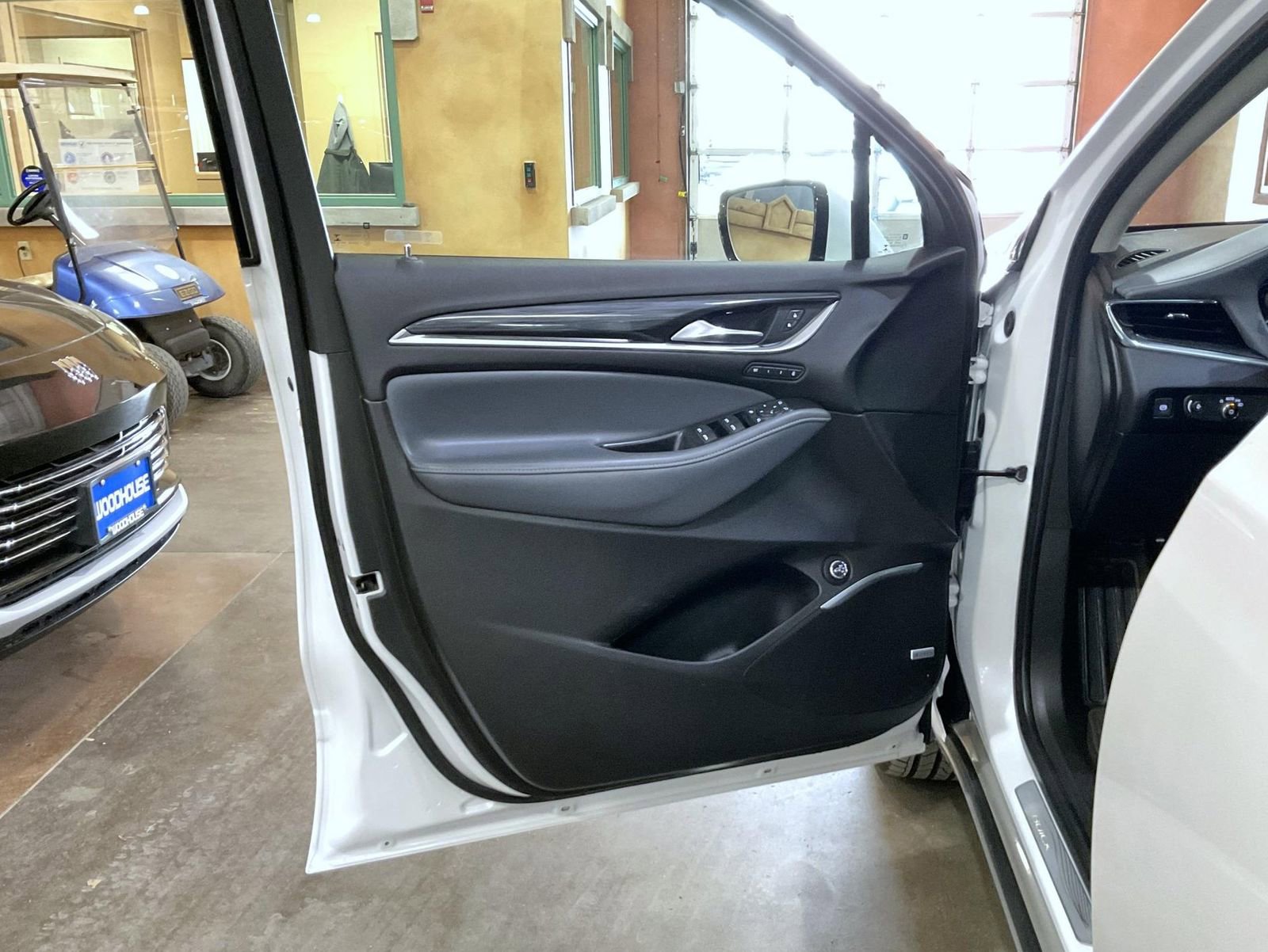 Used 2021 Buick Enclave Premium w/ Sun and Sites Package image 9