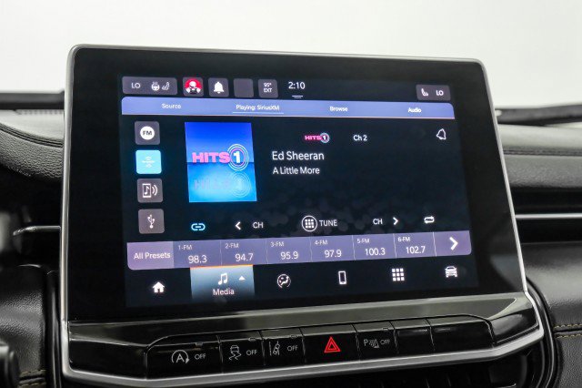 Used 2023 Jeep Compass Limited image 30