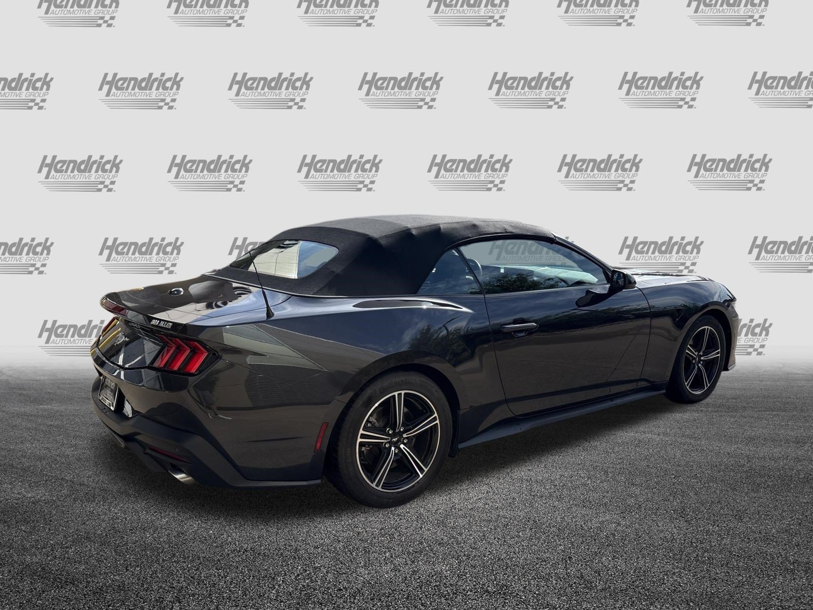 Used 2024 Ford Mustang Convertible RWD image 10