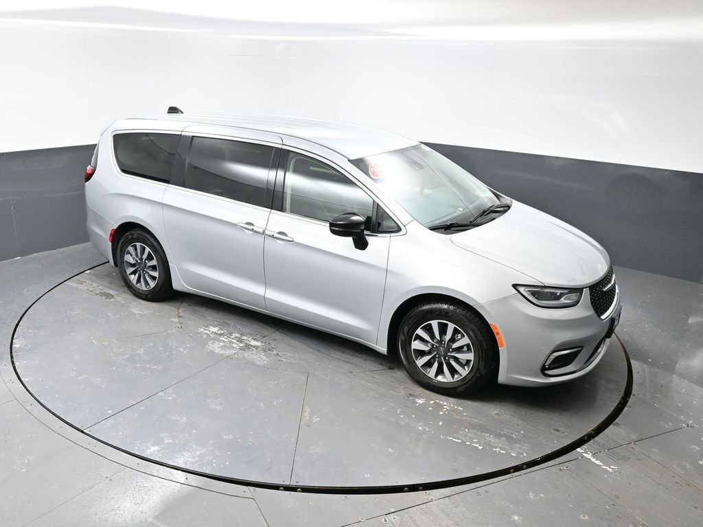 Used 2024 Chrysler Pacifica Select image 43