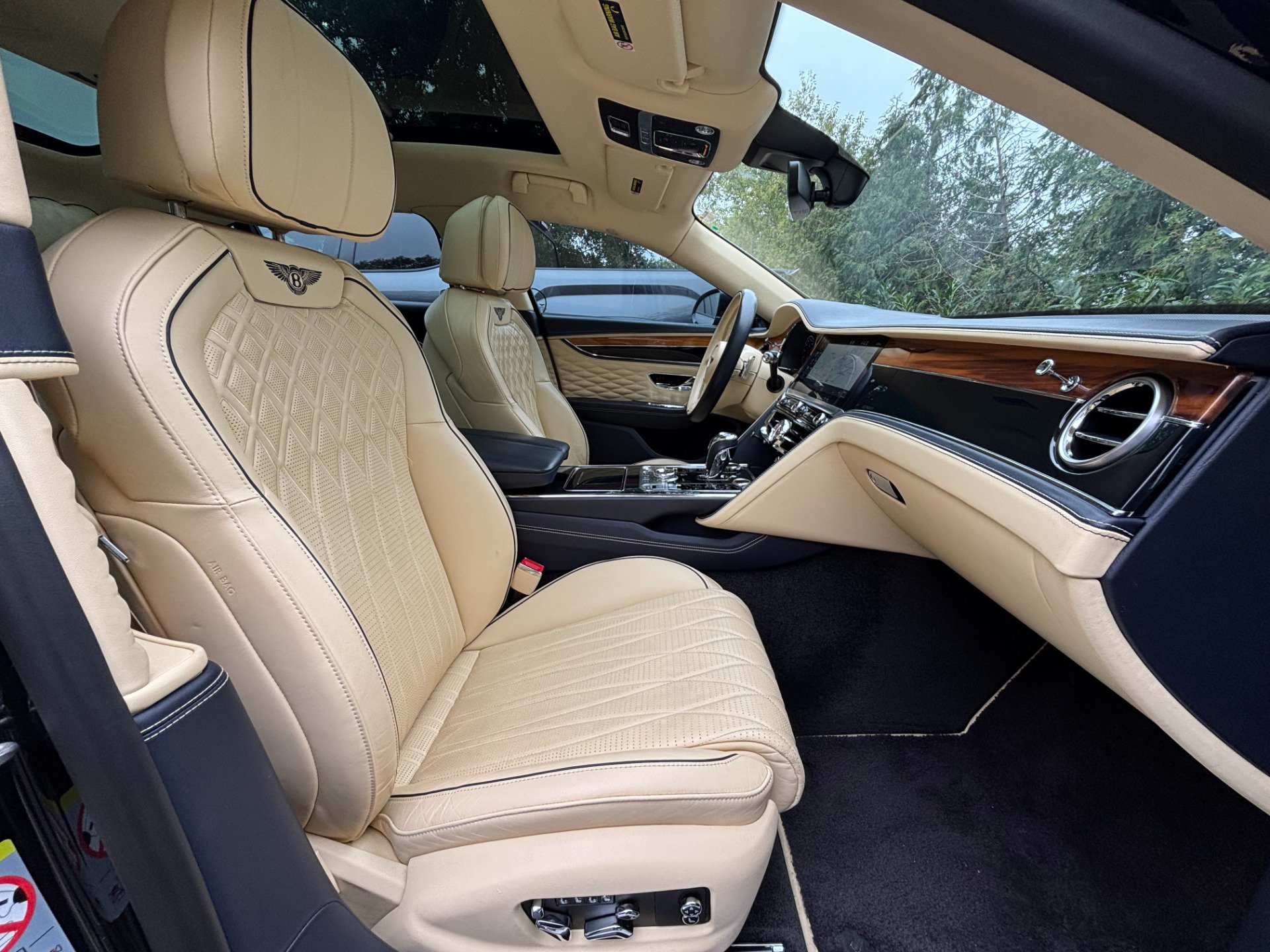 Used 2021 Bentley Flying Spur V8 AWD/4WD image 24