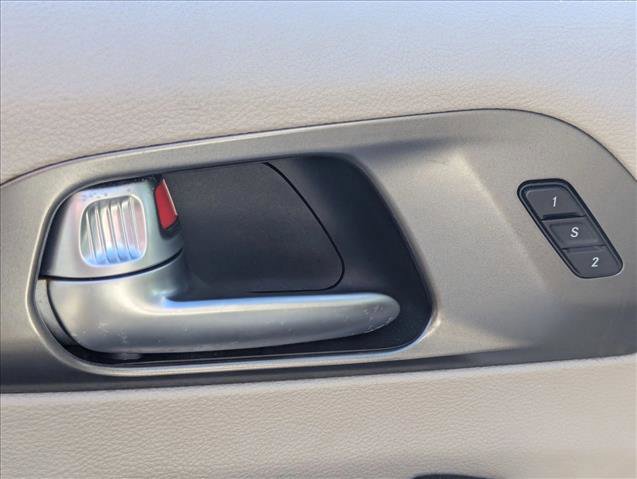 Used 2018 Chrysler Pacifica Limited image 3