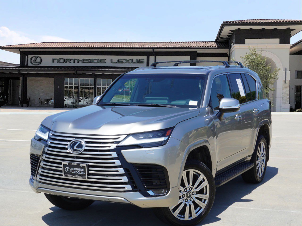 Used 2022 Lexus LX 600 4WD w/ Accessory Package (Z1)