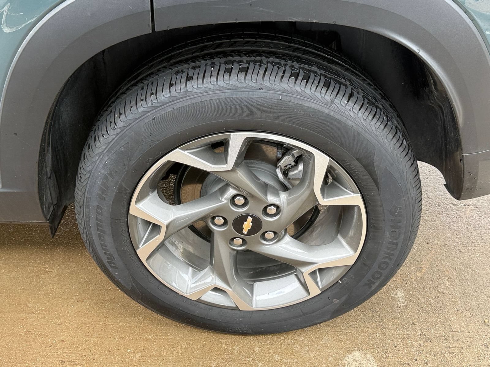 Used 2025 Chevrolet Trax LT FWD image 30
