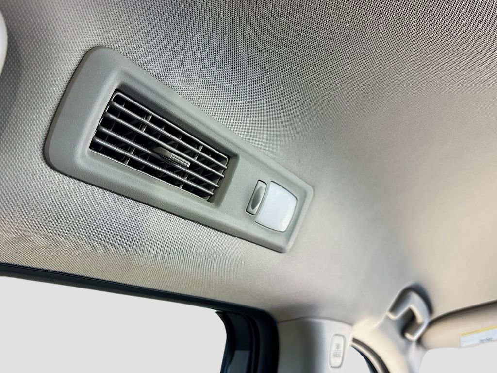 Used 2025 Nissan Pathfinder S image 24