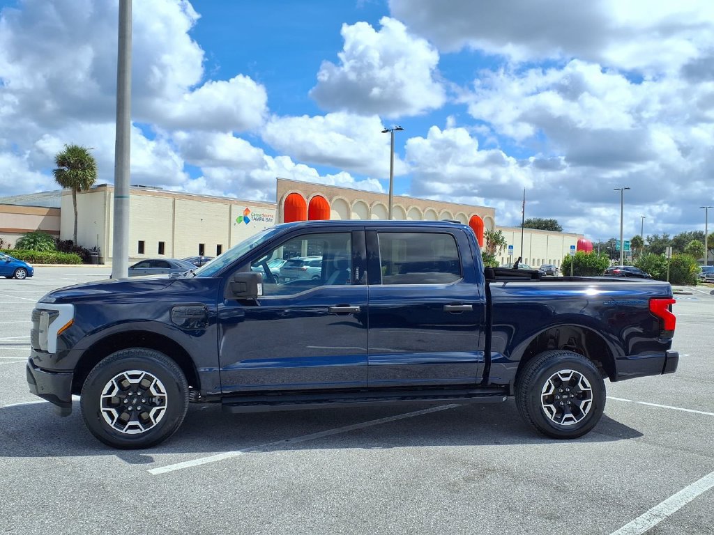 Used 2023 Ford F150 Lightning XLT AWD/4WD image 4