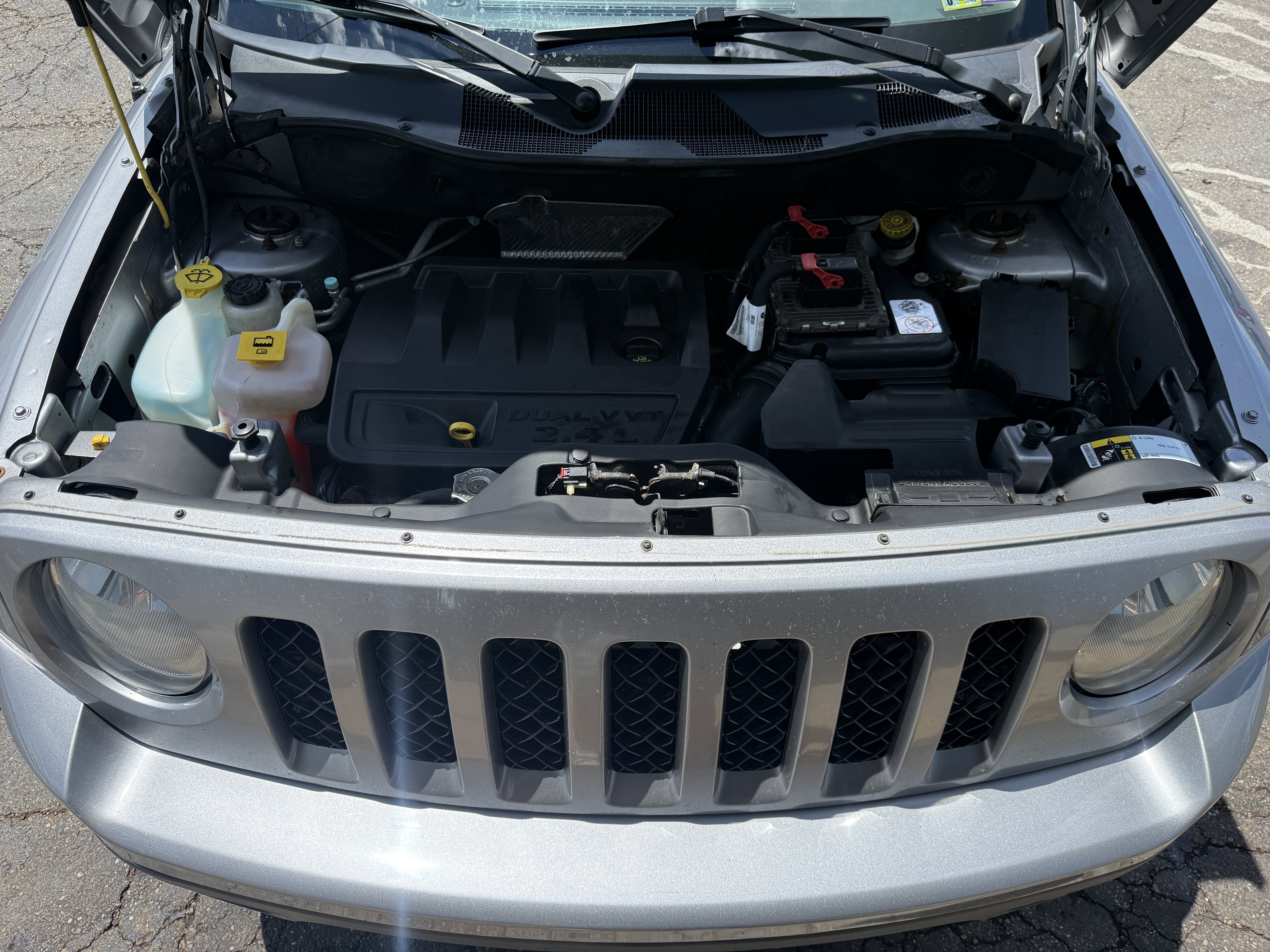 Used 2017 Jeep Patriot Latitude AWD/4WD image 38