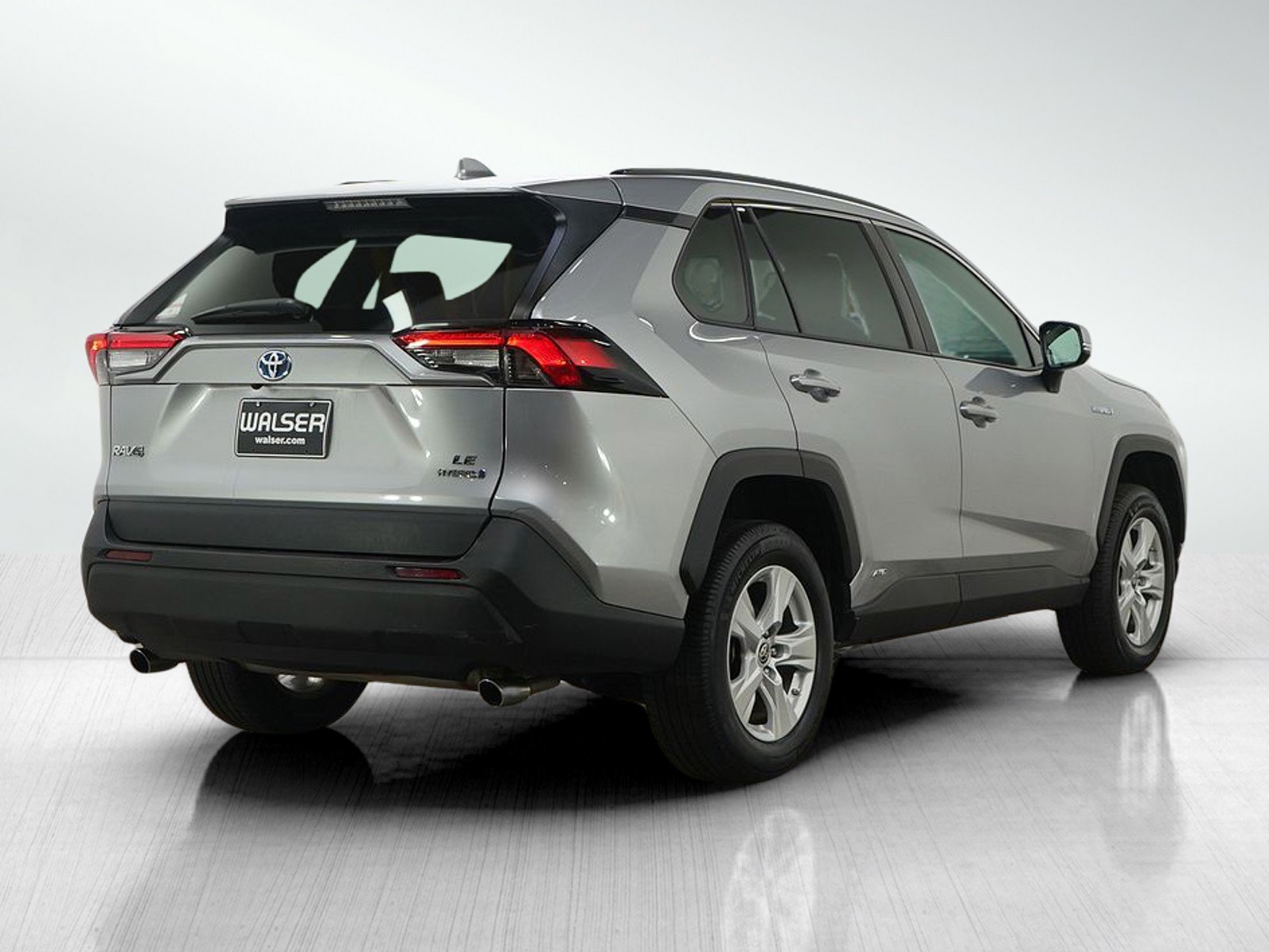 Used 2021 Toyota RAV4 LE image 5