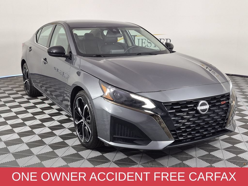 Used 2025 Nissan Altima 2.5 SR FWD image 2