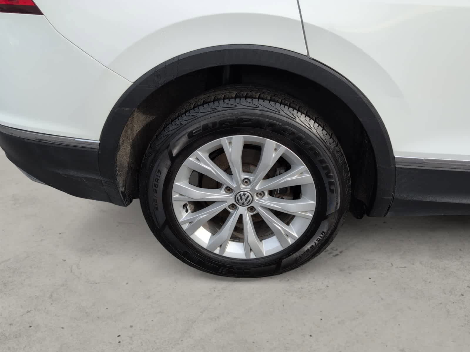 Used 2018 Volkswagen Tiguan SE AWD/4WD image 14